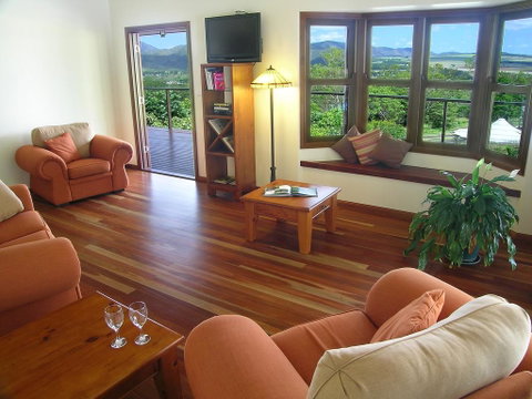 The Summit Bed & Breakfast - Holiday Cairns 0