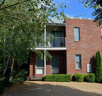 The Track - beautiful townhouse in Bright - Holiday Cairns