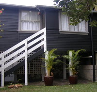 The Tree House 6 Gowing Street - Holiday Cairns