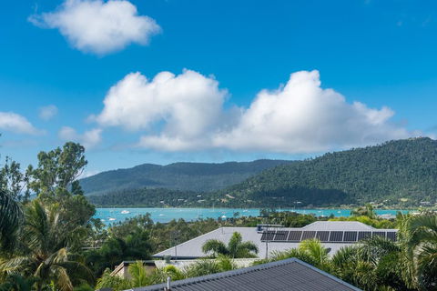 The Treehouse - Holiday Cairns 1