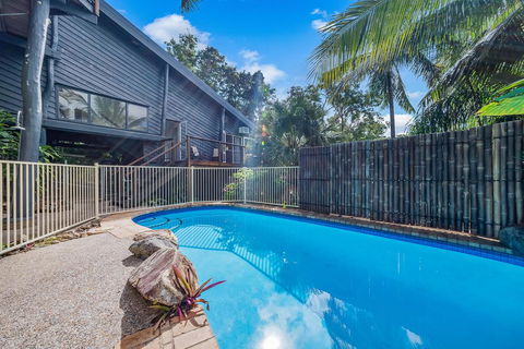 The Treehouse - Holiday Cairns 0