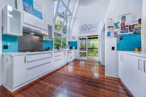 The Treehouse - Holiday Cairns 2