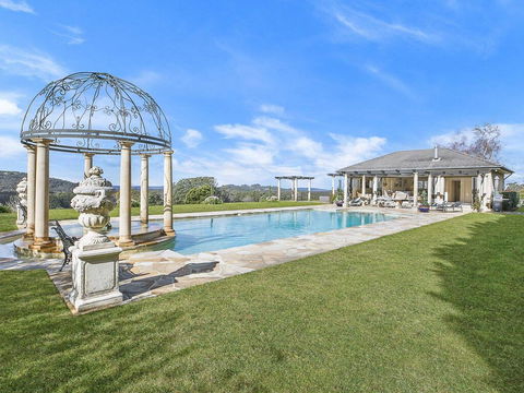 The Villa @ Linden Hall Highlands Luxury - Holiday Cairns 3