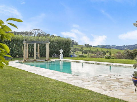 The Villa @ Linden Hall Highlands Luxury - Holiday Cairns 2