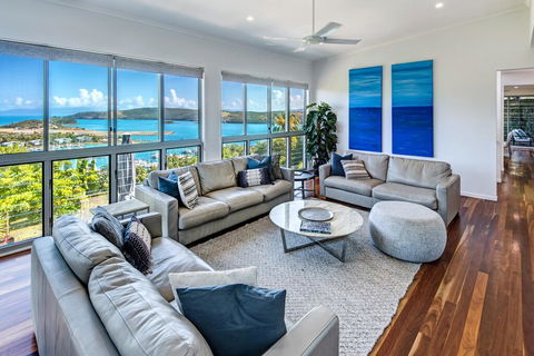 The Vue On Hamilton Island - Holiday Cairns 1