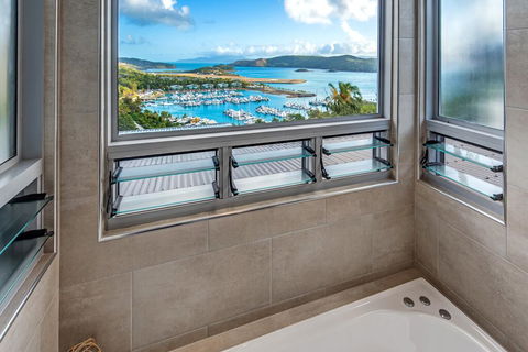 The Vue On Hamilton Island - Holiday Cairns 3