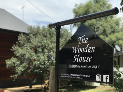 The Wooden House At 30 Delany - Holiday Cairns 1