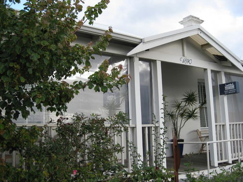 Three Chimneys Bed And Breakfast Boutique Guest House - Holiday Cairns 0