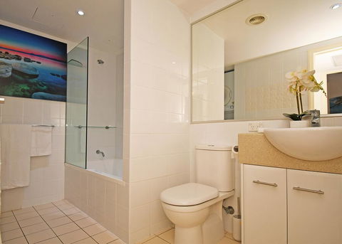 Tingeera Luxury Beachfront Apartments - Holiday Cairns 3