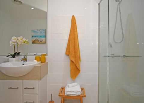 Tingeera Luxury Beachfront Apartments - Holiday Cairns 2