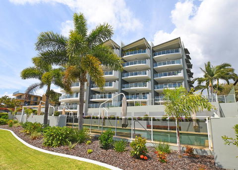 Tingeera Luxury Beachfront Apartments - Holiday Cairns 0