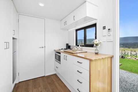 TINY HOME......BIG Views - Holiday Cairns 3