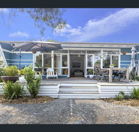 Toot Toot  50s Classic Beach House with Bungalow - Holiday Cairns