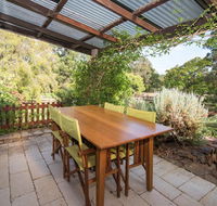 Trastevere Cowaramup Farm House - Holiday Cairns