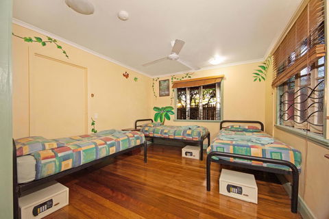 Travellers Oasis - Holiday Cairns 3