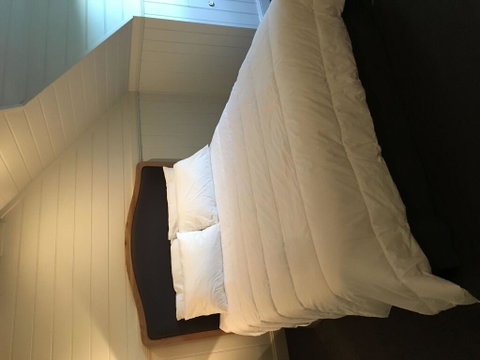Travertines Wines Apartment - Holiday Cairns 2