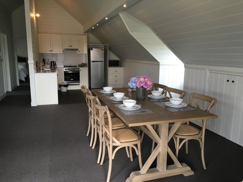 Travertines Wines Apartment - Holiday Cairns 0