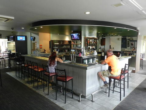 TRC Hotel - Holiday Cairns 1