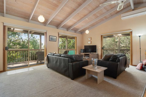 Treeside Retreat - Holiday Cairns 1