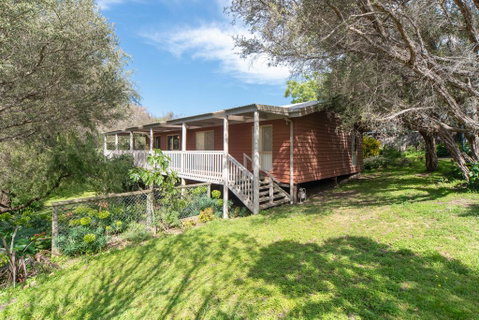 Treeside Retreat - Holiday Cairns 0