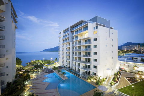 Trilogy On The Esplanade. Room With A View! - Holiday Cairns 0