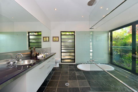 Trinity Beach Hideaway - Holiday Cairns 0