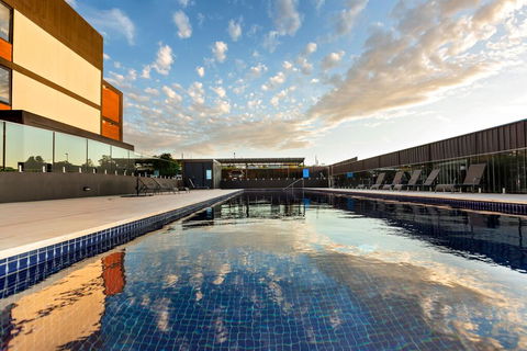 Trendy, Self Contained Inner City Apartment - Holiday Cairns 3