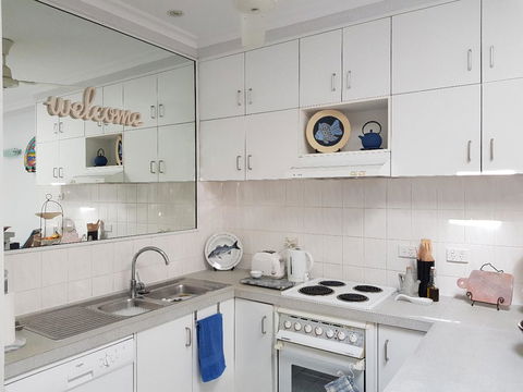 Trinity Beach POOLSIDE Apartment - Holiday Cairns 2