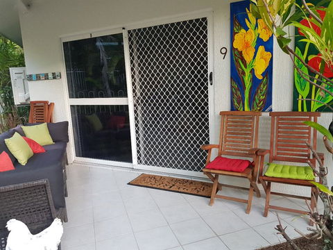Trinity Beach POOLSIDE Apartment - Holiday Cairns 1