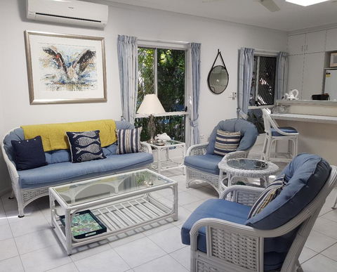 Trinity Beach POOLSIDE Apartment - Holiday Cairns 0
