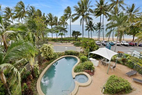 Trinity Waters Boutique Beachfront - Holiday Cairns 0