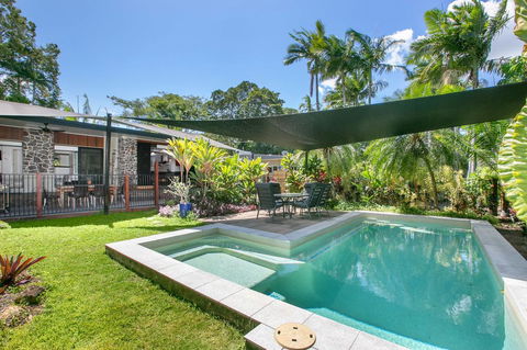 Tropical House, Pool And Extra Bungalow, 4 Bedrooms - Holiday Cairns 0
