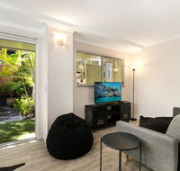 Tropical Townhouse With Two Courtyards and Pool - Holiday Cairns