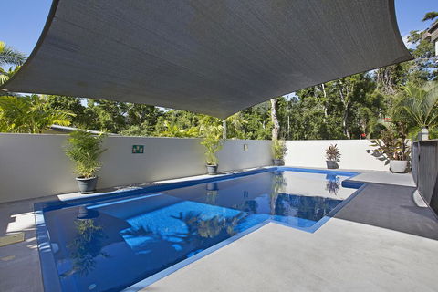 Tropical Private Holiday House With Pool - Holiday Cairns 0