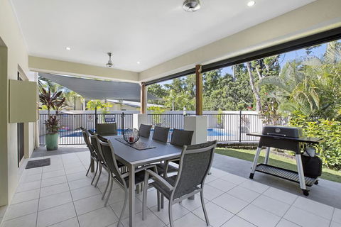 Tropical Private Holiday House With Pool - Holiday Cairns 2