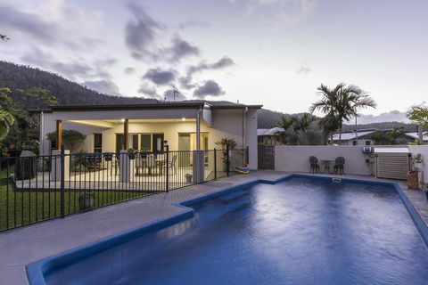 Tropical Private Holiday House With Pool - Holiday Cairns 1