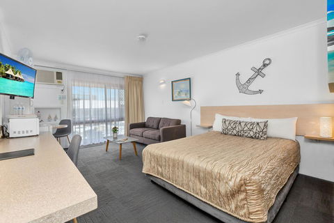Tweed Harbour Motor Inn - Holiday Cairns 1