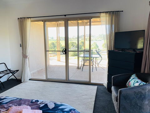 Two Dams Estate - Retreat & Relax - Holiday Cairns 1
