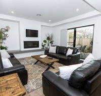 TWO TEN Sleeps 10 Luxury CBD Accommodation - Holiday Cairns