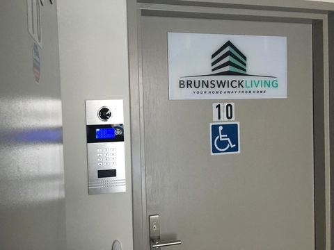 U201 Brunswick Living Brand New Deluxe Balcony Upper Floor Apartment Close To Airport And CBD - Holiday Cairns 3
