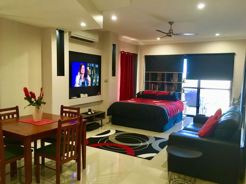 Ultra Modern Private Studio Room - Holiday Cairns 2