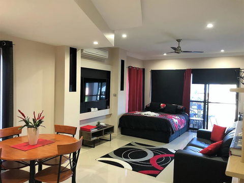 Ultra Modern Private Studio Room - Holiday Cairns 0