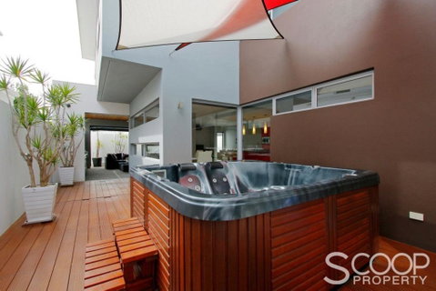 Ultra Stylish Fremantle Area - Holiday Cairns 0