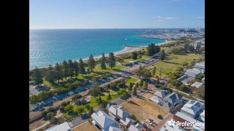 Ultra Stylish Fremantle Area - Holiday Cairns 1