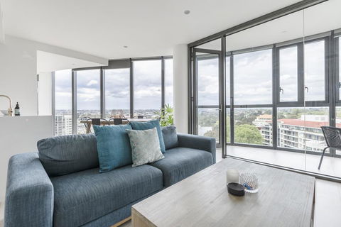 Unbridled City & River Views - Holiday Cairns 1