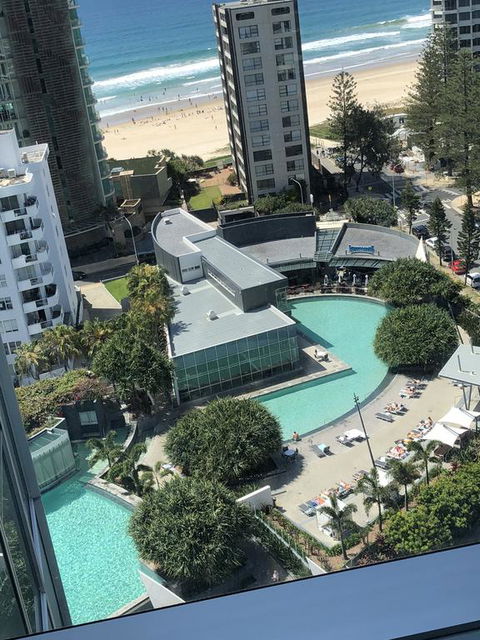 Upmarket Resort At Beach Surfers Paradise URGC - Holiday Cairns 0