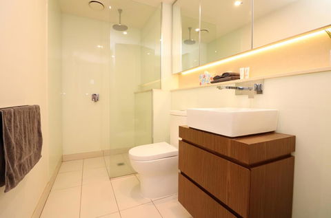 Urban Eden - Pets, Parking, Balcony, Chapel St 260m - Holiday Cairns 2