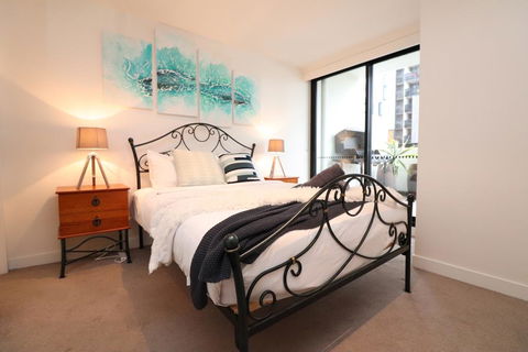 Urban Eden - Pets, Parking, Balcony, Chapel St 260m - Holiday Cairns 1