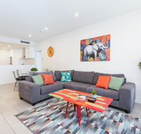 Urban Jungle Executive Apartment in Heart of CBD - Holiday Cairns