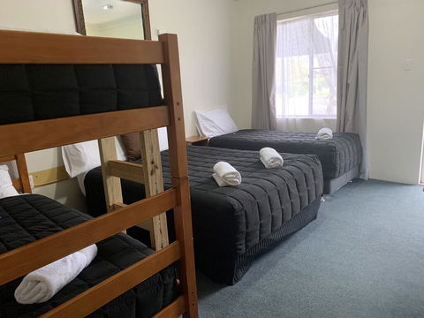 Valley View Motel - Holiday Cairns 2